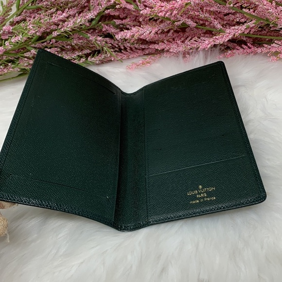 Louis Vuitton Green Taiga Leather Checkbook Wallet Datecode:V10967 - Picture 4 of 13